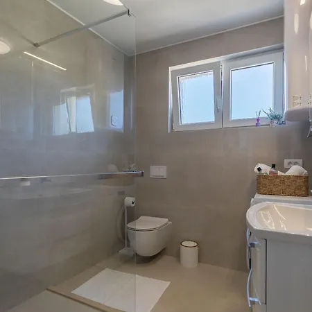 Apartment Klanac No 2 *