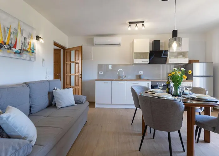 Apartment Klanac No 2 *